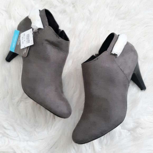 Comfort Plus Predictions Heeled Booties - Picture 1 of 12